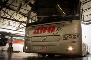 Imagen de autobús ADO GL con luces de niebla