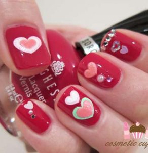 Imágenes de uñas decoradas Rojas con corazones